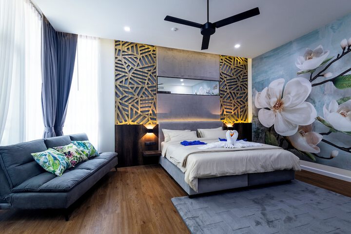 Room 3 of 213