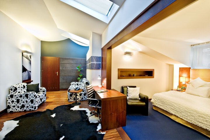 Room 10 of 48