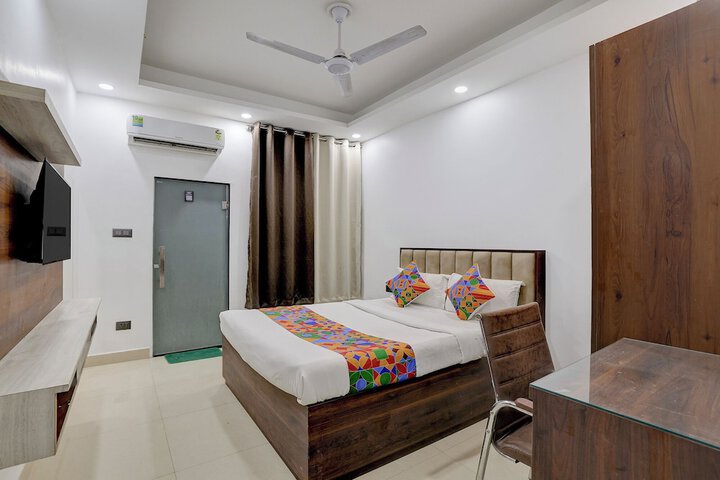 Room 9 of 30