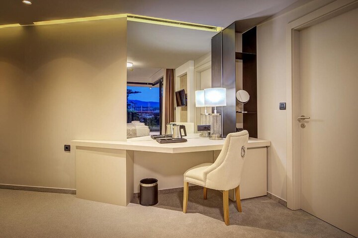 Room 8 of 22