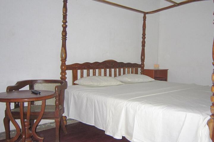Room 2 of 4