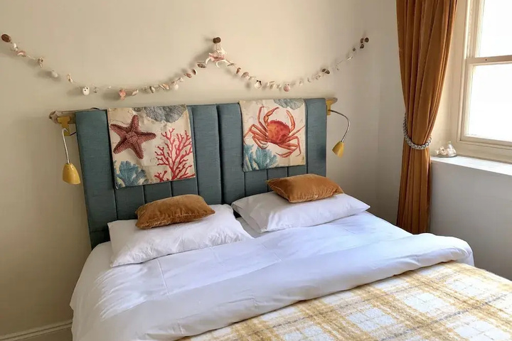 Room 3 of 12