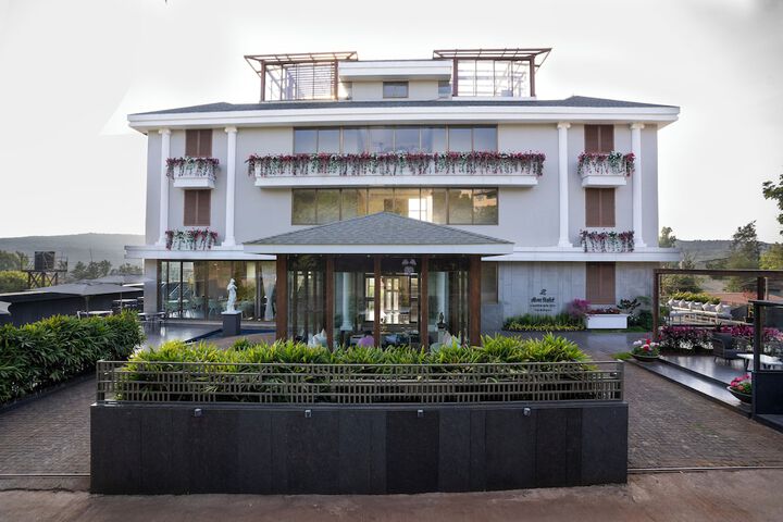 Valentia The Exotic Boutique Hotel - Pure Veg