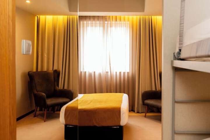 Room 25 of 62