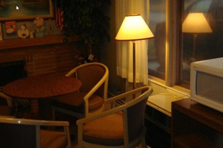 Room 11 of 28