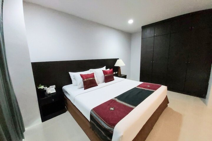 Room 7 of 32
