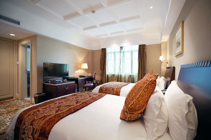 Room 35 of 111