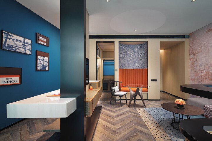 Room 4 of 118