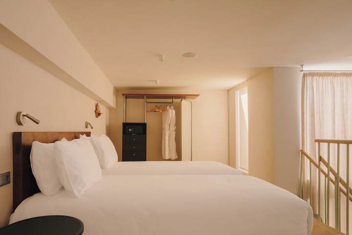 Room 14 of 42