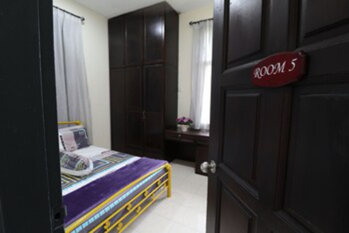 Room 13 of 23