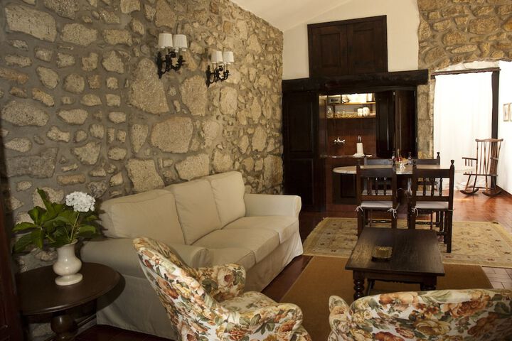 Room 4 of 68