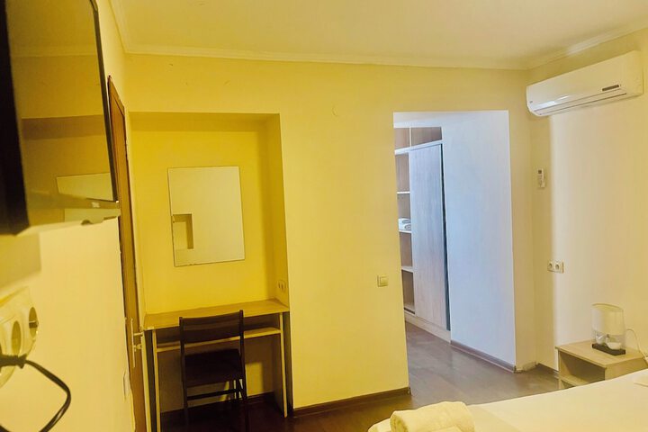 Room 8 of 146
