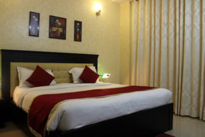 Room 7 of 28