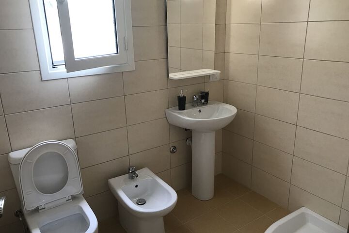 Room 5 of 25