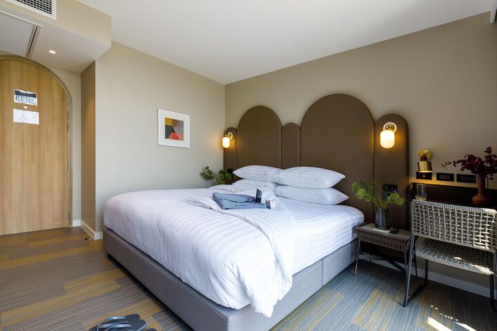 Room 16 of 161