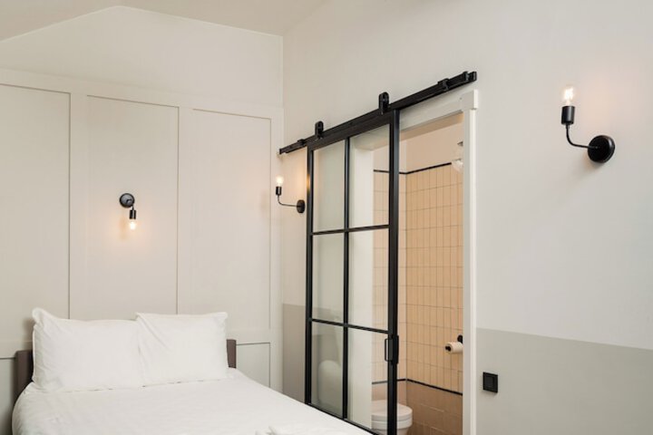 Room 10 of 50