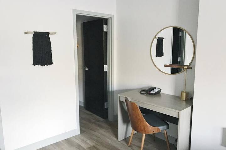 Room 17 of 33