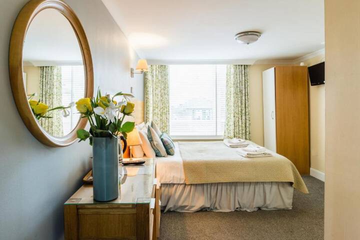 Room 4 of 28