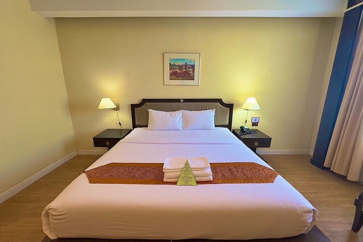 Room 11 of 20