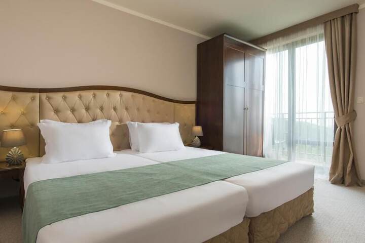 Room 4 of 38