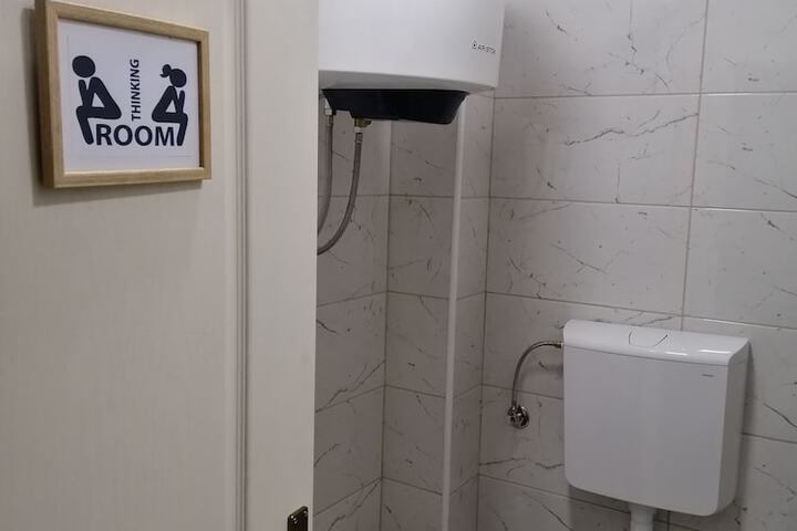 Room 28 of 40