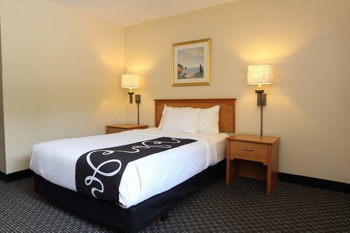 2 Double Beds (6 of 11)