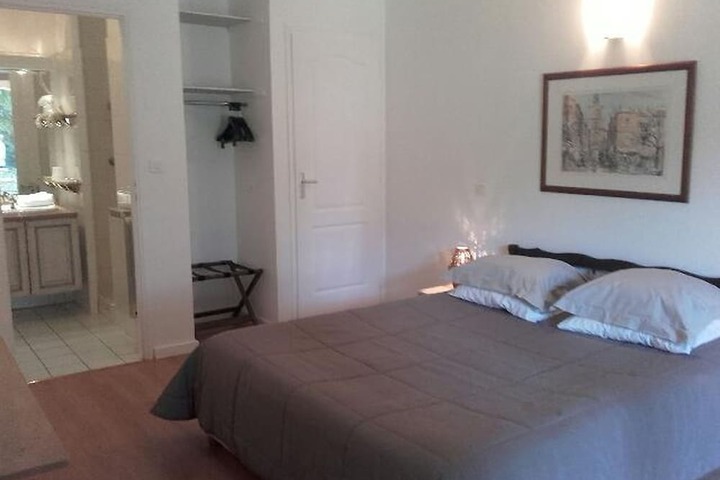 Room 5 of 17