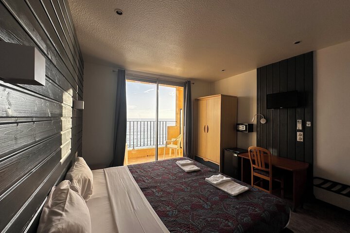 Room 9 of 36