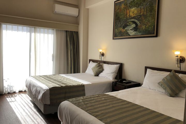Room 16 of 40