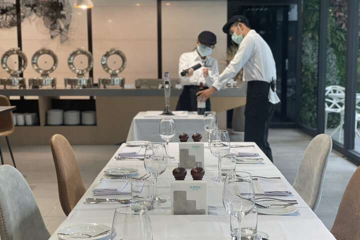 Dining 26 of 54