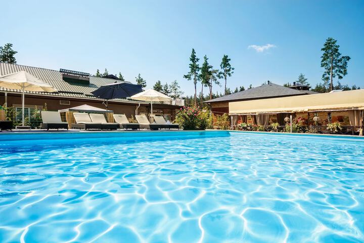 Hotel with Pool
