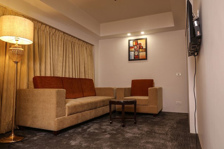 Room 11 of 30