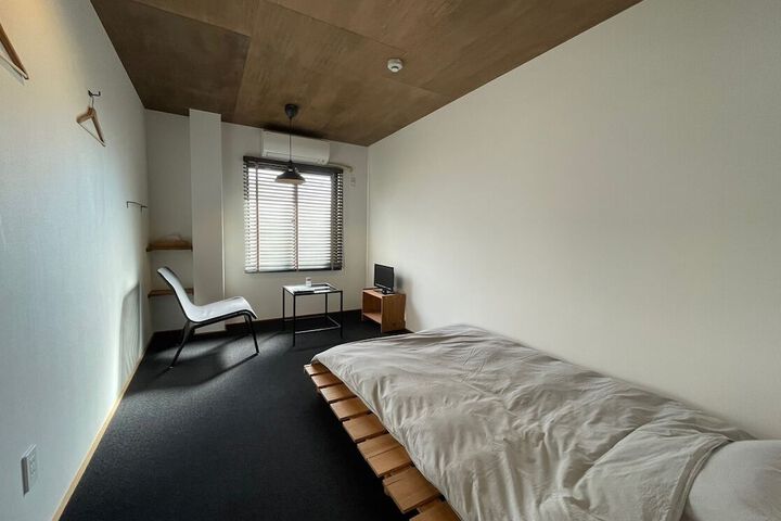 Room 4 of 19