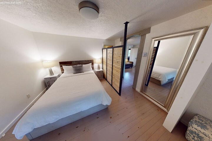 Room 16 of 33