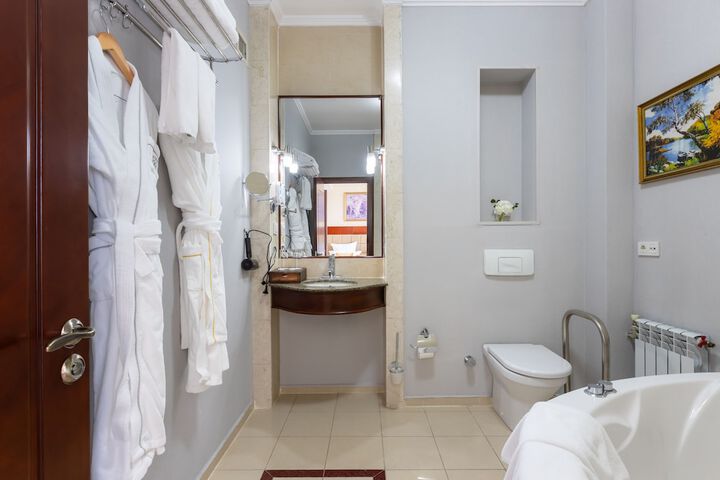 Room 16 of 31