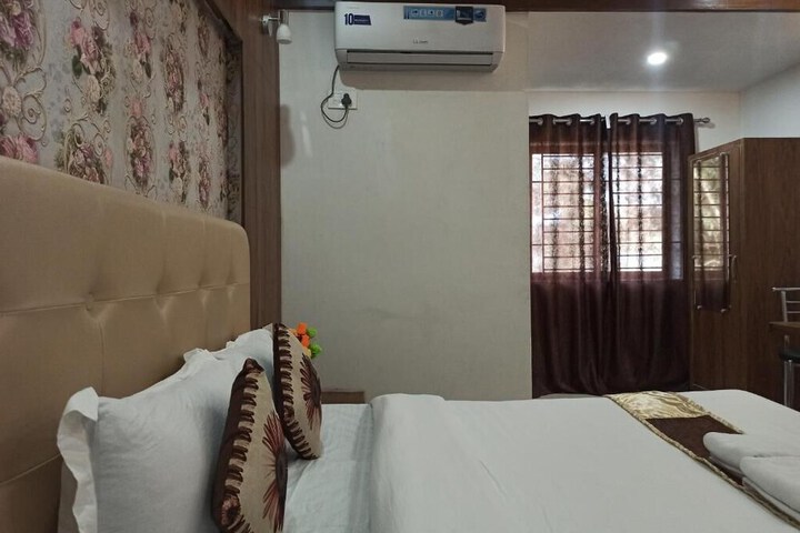 Room 7 of 35