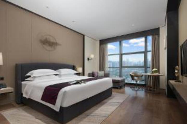 Room 7 of 9