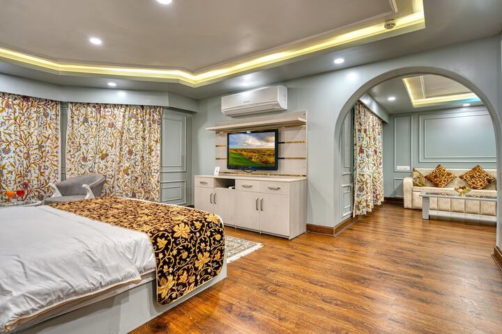 Room 9 of 28