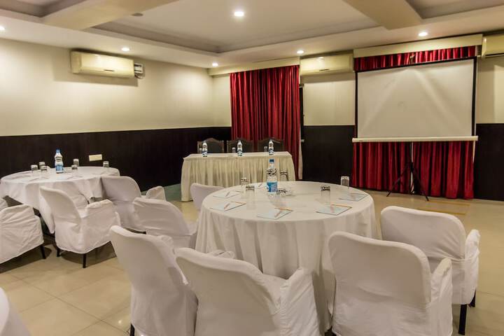 Ballroom/Hall 16 of 17