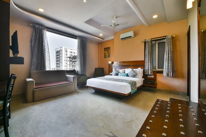 Room 9 of 48