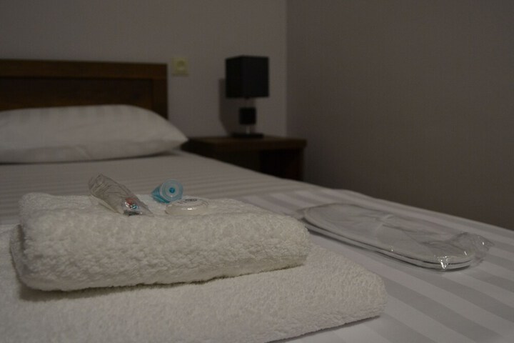 Room 6 of 10