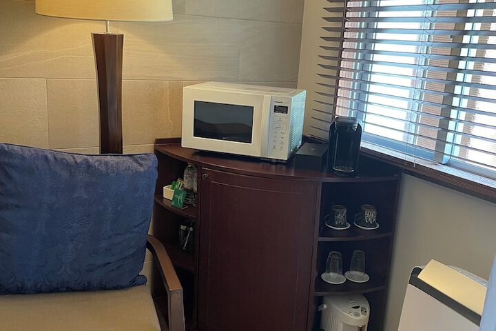 Room 18 of 103