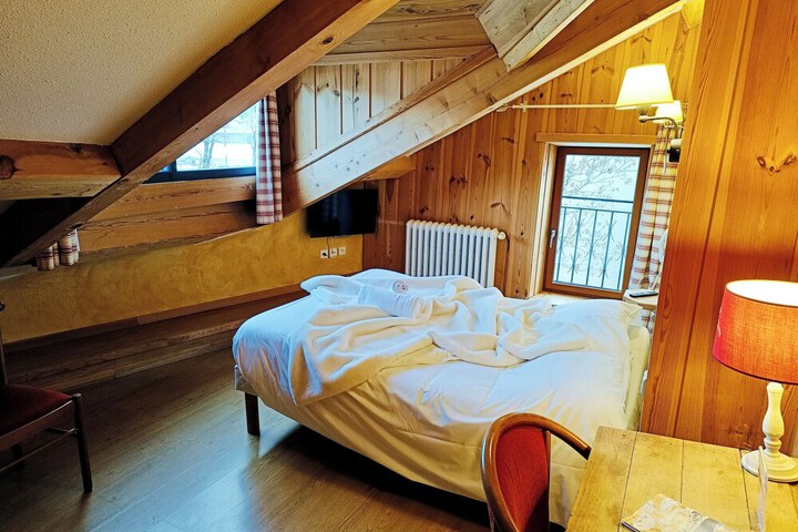 Room 6 of 25