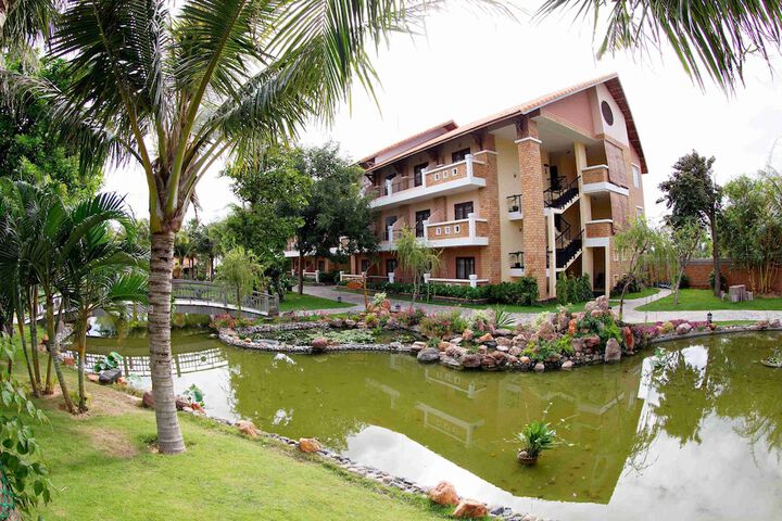 Hotel Exterior 42 of 44