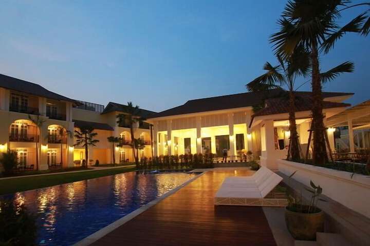Pool Hotel