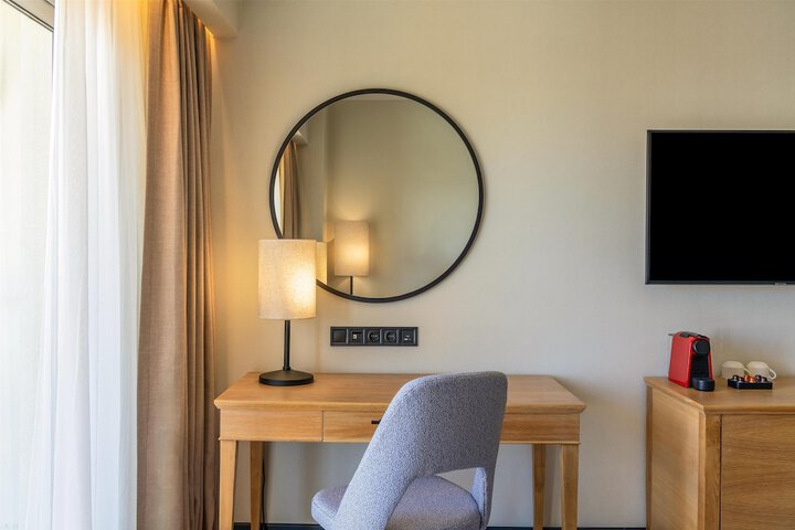 Room 15 of 243