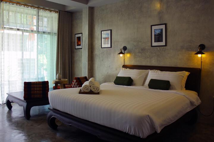 Room 2 of 2