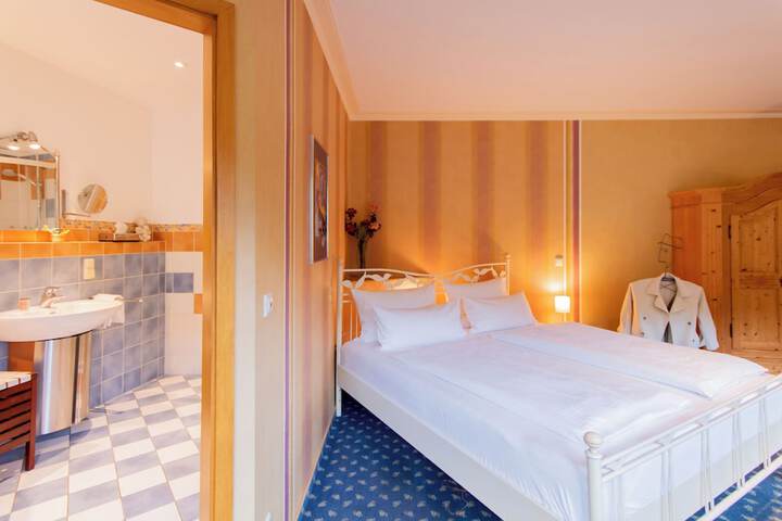 Room 10 of 74