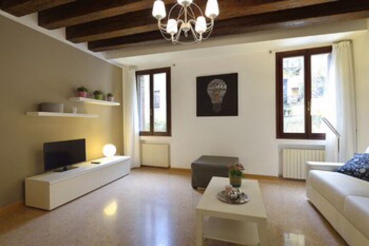 Room 15 of 30