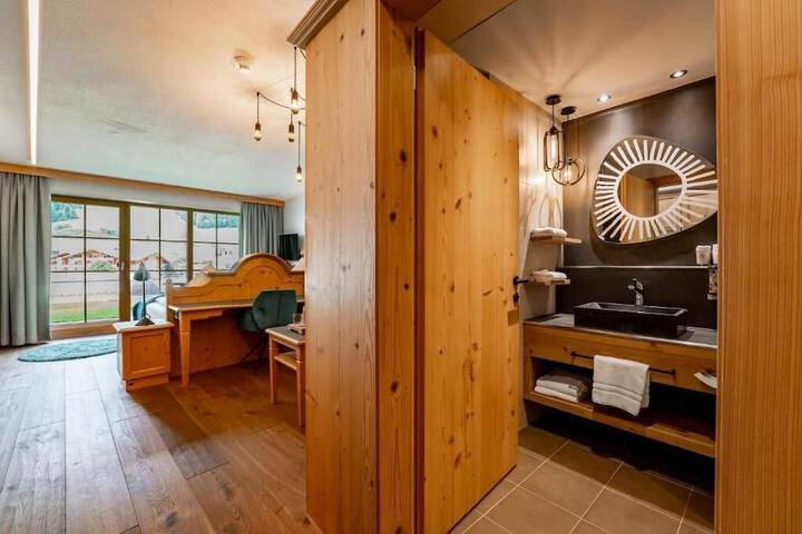 Room 3 of 41